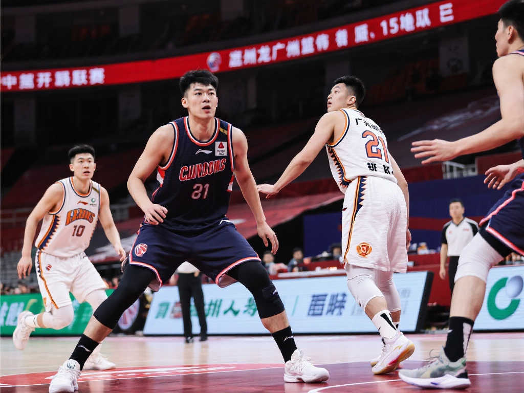 首节防守松懈!陈盈骏:心态调整至关重要 必须专注每场比赛 首节防守松懈!陈盈骏:心态调整至关重要 必须专注每场比赛